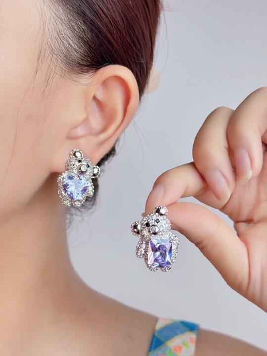 

New light luxury simple love bear stud earrings female cold wind temperament sweet versatile earrings ear jewelry