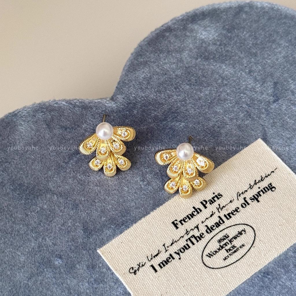 Spring and Summer Light and Fresh Flower-shaped Earrings for Women, Small and Exclusive, with A Sophisticated and Elegant Feel. Ear Ornaments.