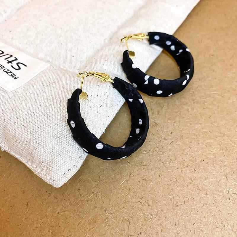 Silver needle fabric winding polka dot geometric earrings retro Hong Kong style simple earrings niche high-end versatile earrings