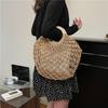 Heutige beliebte hohle gewebte Tasche im Urlaubsstil, neue trendige Damen-Sommerhandtasche mit großem Fassungsvermögen und vielseitig einsetzbar