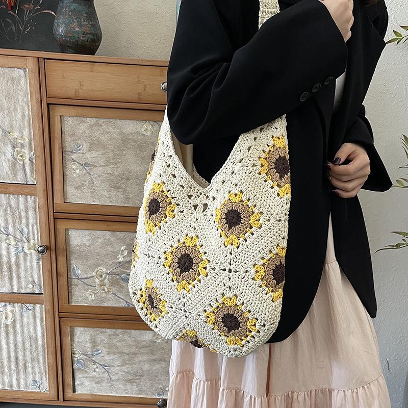 Hollow ins vacation shoulder bag retro straw bag women's 2025 summer new Mori braided shoulder tote bag