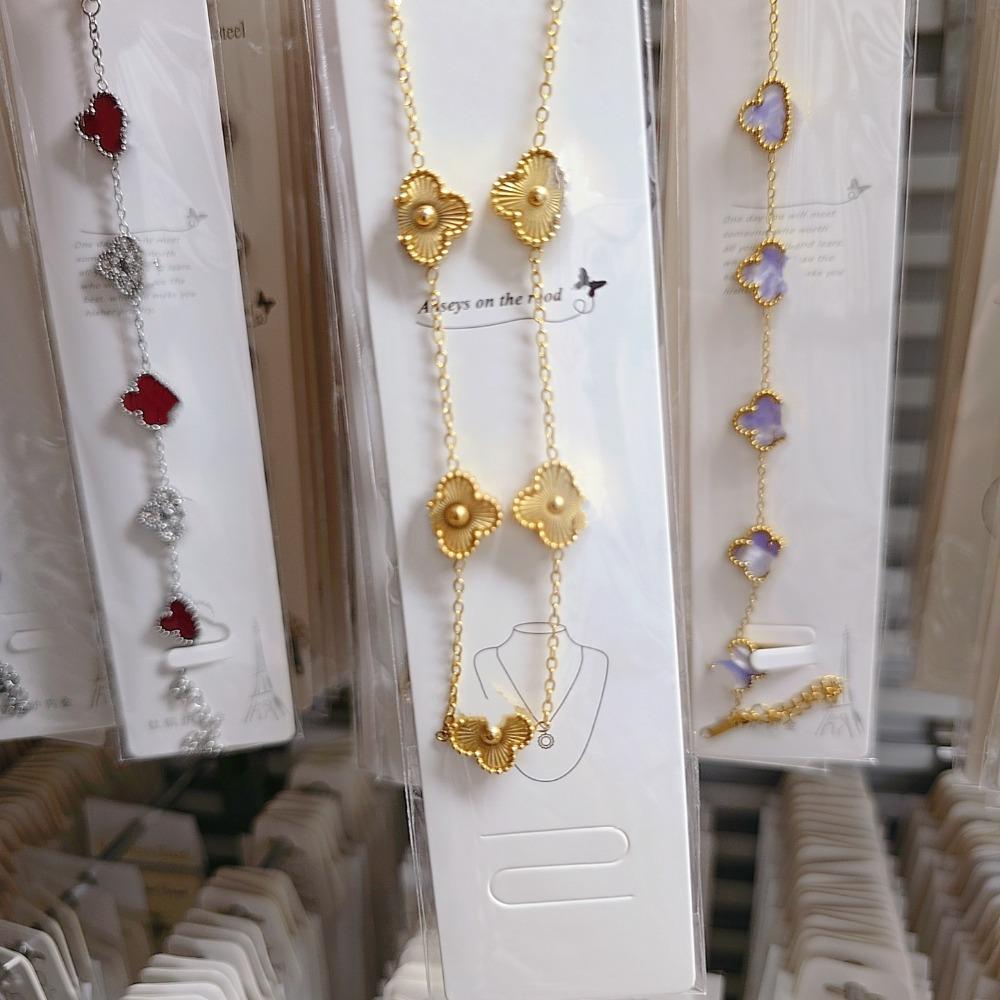 This Stylish Non-fading Four-leaf Clover Necklace for Women Is Suitable for Wearing in The Shower and Features A Double-sided Design