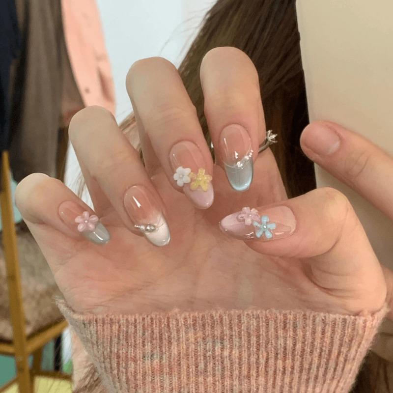 Neue Handgemachte Trage-Rüstung Ins-Stil Reines All-Match Eisblumen-Nagelkunst Cooles Weißes Rouge-Verlauf Katzenauge Temperament-Nagelstücke für Nagelwerkzeug-Set