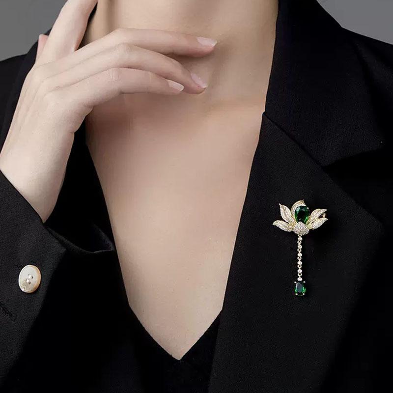 Elegant Lotus Crystal Brooch: Exquisite Chinese-Inspired Pin for Suits – High-End Creative Accessory Gift