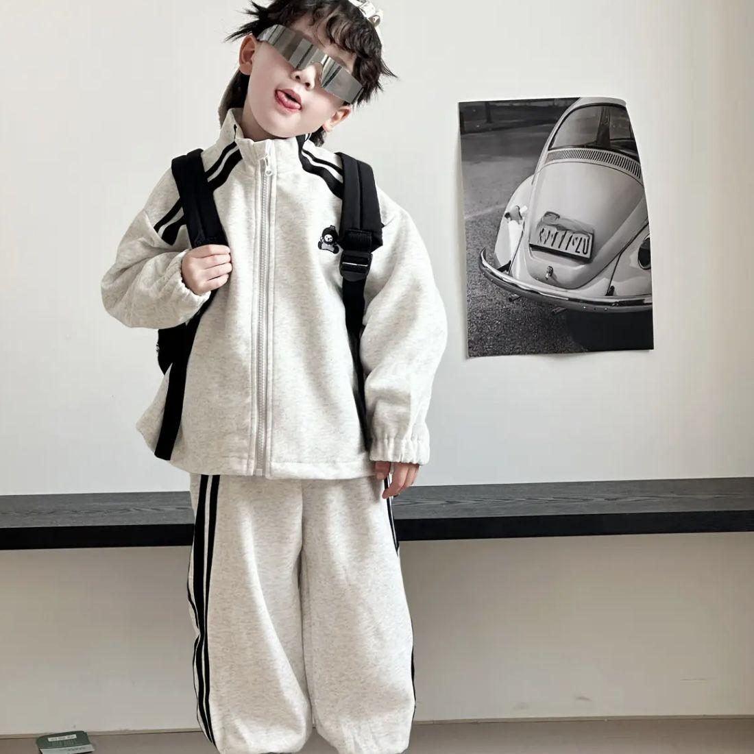 

Весенний детский повседневный спортивный костюм в корейском стиле с мультяшной вышивкой, в полоску, универсальный и модный 90