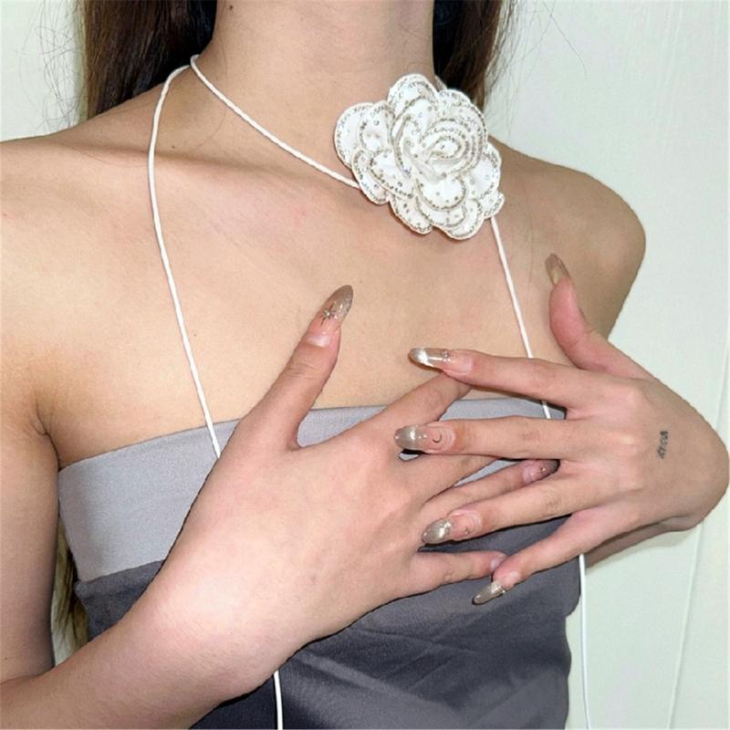 Stylish Pendant Necklace Jewelry Beautiful Necklace with Shimmering Embellishments Flower Decorated Neck Adornment