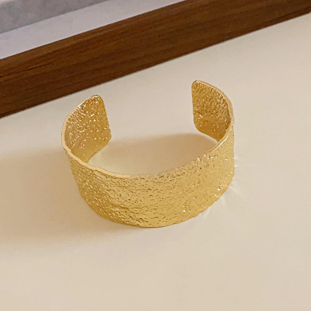 European and American Simple Bracelets, Arm Rings, Niche Cold Wind Temperament Bracelets, High-end Sense and Versatile Jewelry.