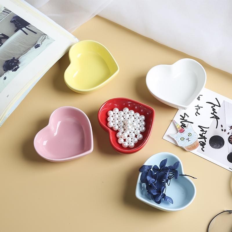 Nordic Heart Ceramic Dish Home Candy Fruit Plate Couple Heart Jewelry Plate Restaurant Seasoning Dish Tableware Kitchen Utensils