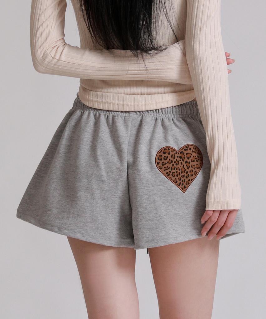 LIKE THE MOST 3-Part Leopard Heart Pocket Applique Training Pants_Gray