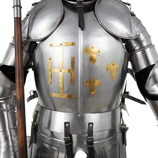 Tempelritter Kreuzritter Ganzkörperpanzerung mit Holzsockel