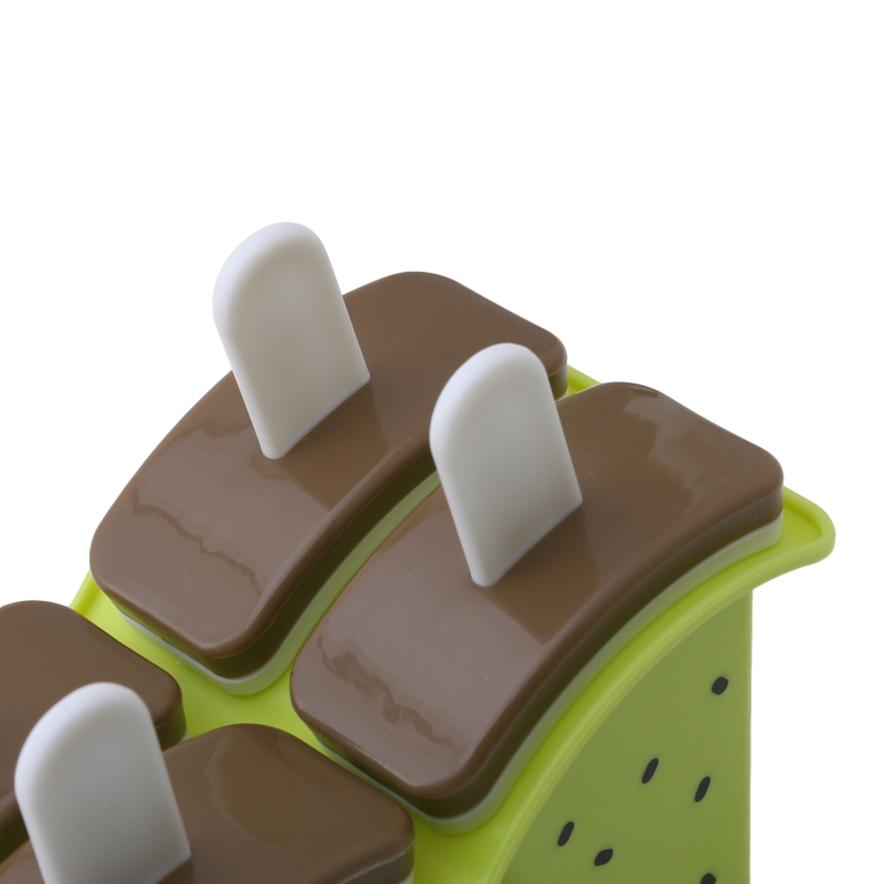 Formă pentru gheață pentru desene animate. Formă pentru gheață cu patru grupuri de fructe