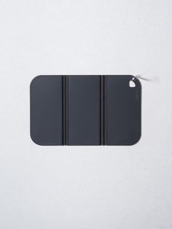 

Незаменимый инструмент путешественника: Складная походная разделочная доска