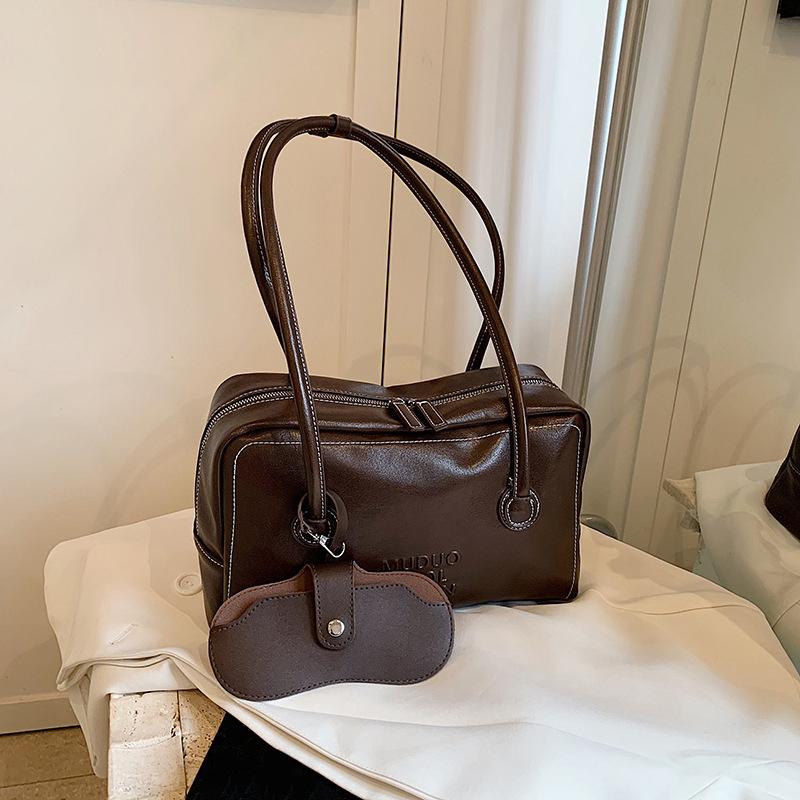 Fashion Handheld Bowling Handbag for Women New Shoulder Large Capacity Commuting Leisure Underarm Bag CLE