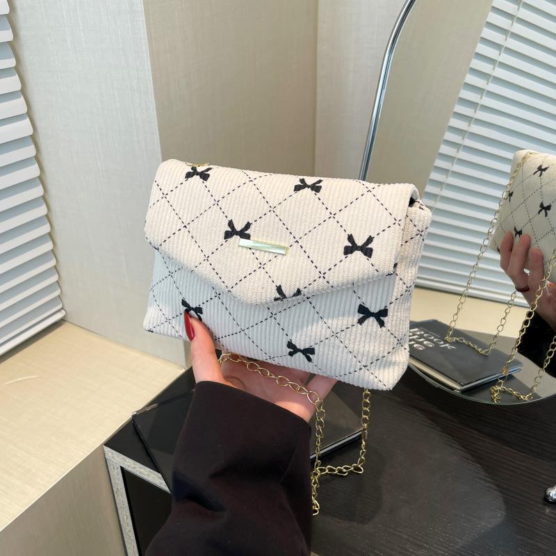 Large Capacity Strawberry Bag 2025 Summer Niche Design Chain Messenger Bag Female Cute Soft Girl Envelope Small Square Bag
