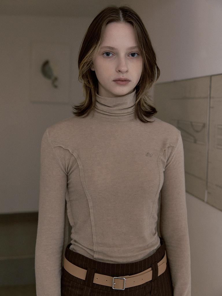 SINOON Raw Edge Turtle Neck (Light Beige)