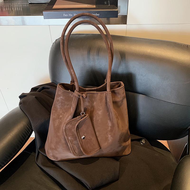 

Matte Vintage Large-Capacity Women s Shoulder Bag - 2025 Versatile Summer Tote for Casual Commutes кофейный