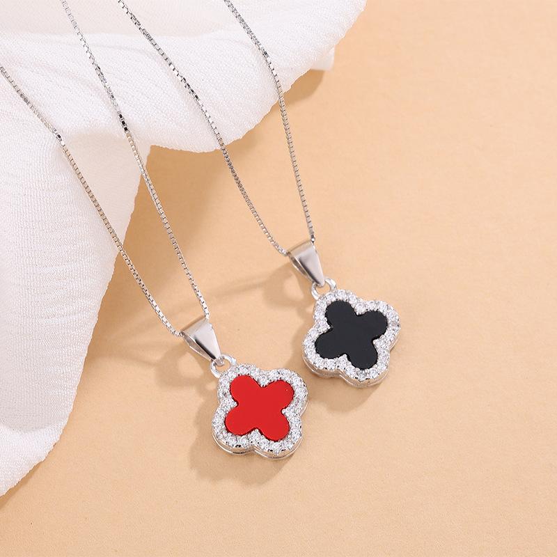 Agate Four-leaf Clover Pendant Necklace - Women's Luxury High-end Elegant Clavicle Chain Fashion Jewelry