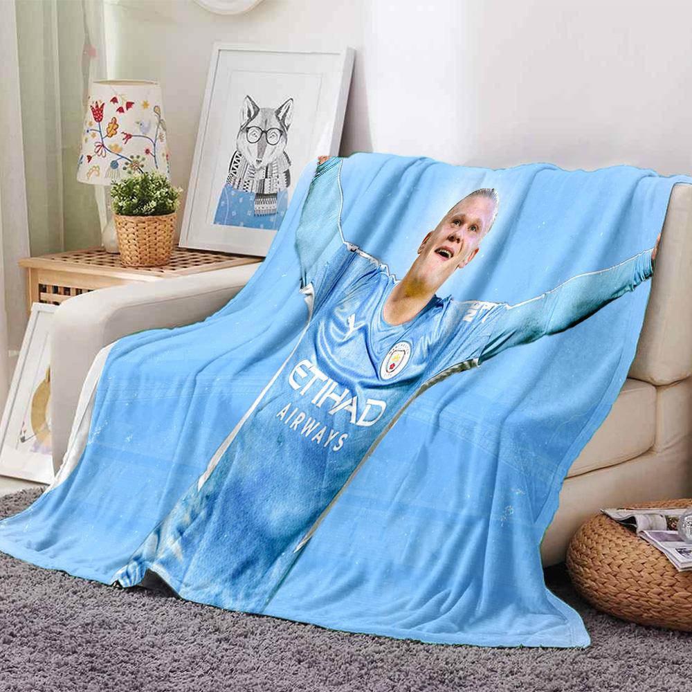 Haaland Spielerpose Flanelldecke, Weiches Polyester, Modernes Design, Ganzjahres für Camping, Reisen, Geschenke für Feiertage oder Geburtstage
