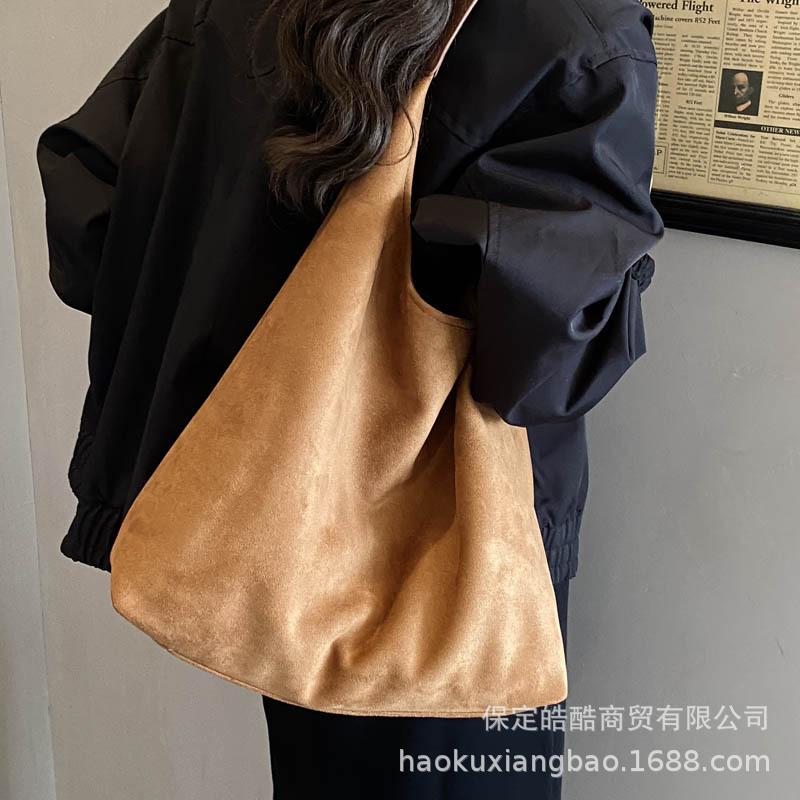 Large-capacity retro bag women's autumn and winter versatile 2025 new casual shoulder bag texture work commuter tote bag