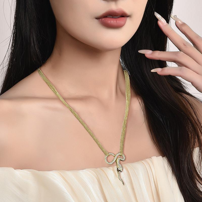 Unique Stylish Snake Design Necklace In Gold And Silver For Trendy Unisex Jewelry Lovers