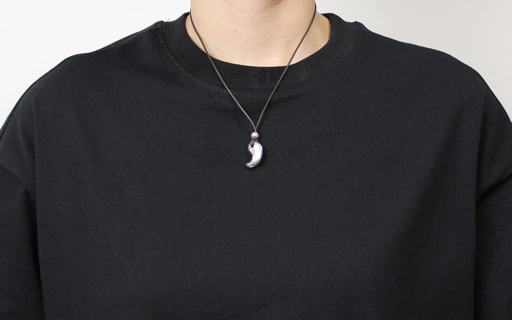 [World Accessories Carmelo] Gibeon Magatama Space Meteorite Pendant Choker for Men and Women