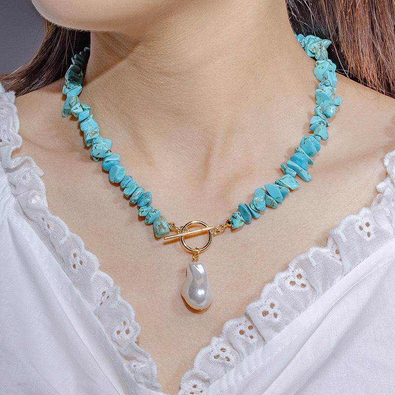 European and American Fashion Irregular Pearl and Natural Stone Pendant Necklace