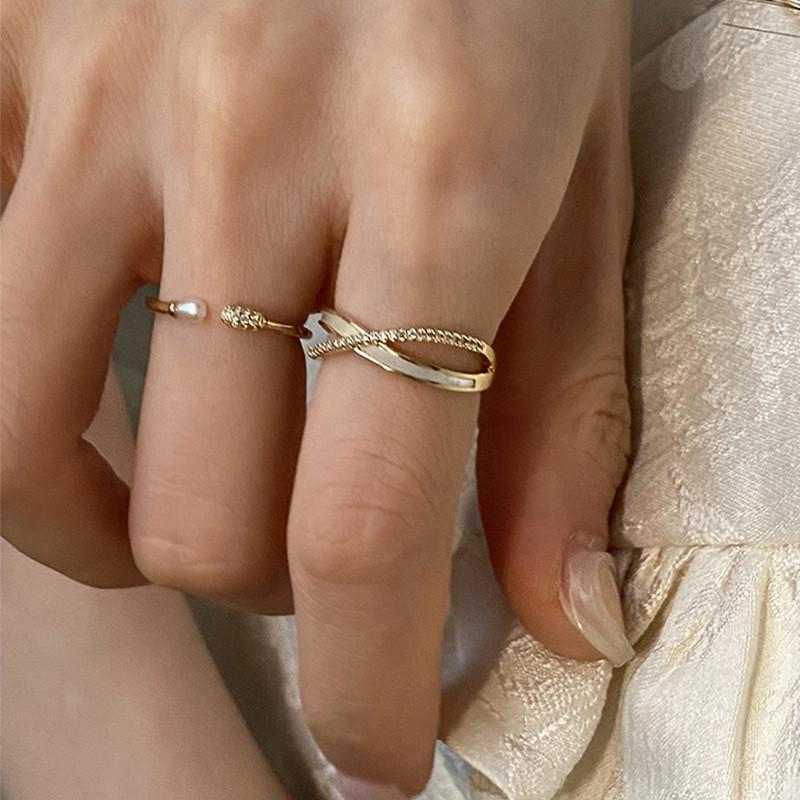 Korean Artistic Daejeon 2022 Trendy Shell Cross Ring For Women Modern Fashionable Hand Jewelry