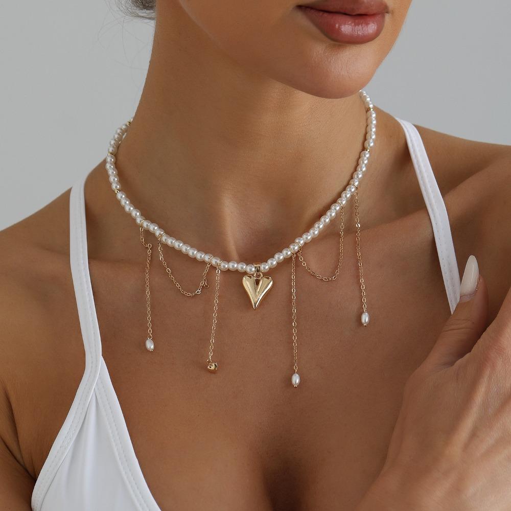 Charm Temperament Baroque Pearl Beaded Choker Gold Color Heart Pendant Pearl Tassel Chain Necklace for Women Women Party Jewelry