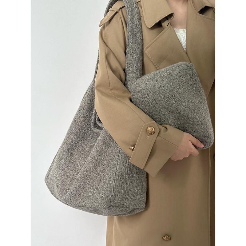 IELGY Retro Female Lazy Style Korean Woolen Tote Bag Autumn Winter Large-Capacity Commuter One-Shoulder Mo