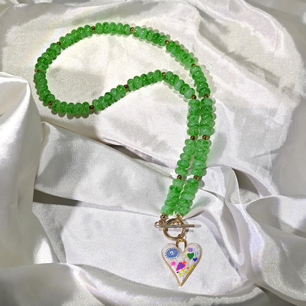 Handgjort Retro Majskol-Färgat Glas Hjärta Hängsmycke Halsband med Pärlband Choker för Kvinnor
