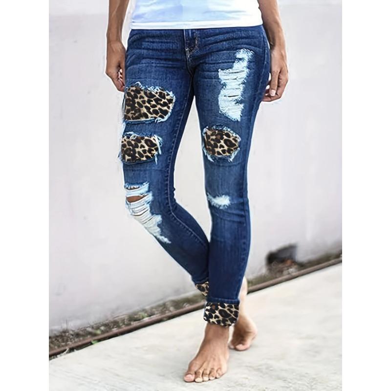 Dżinsy denimowe z aplikacjami w panterkę i podwiniętym brzegiem