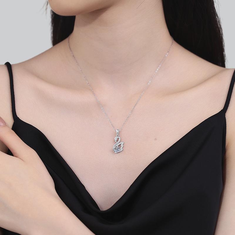 Korean Fashion Little Swan Necklace: s925 Sterling Silver with 1 Carat Moissanite, D Color Women's Pendant