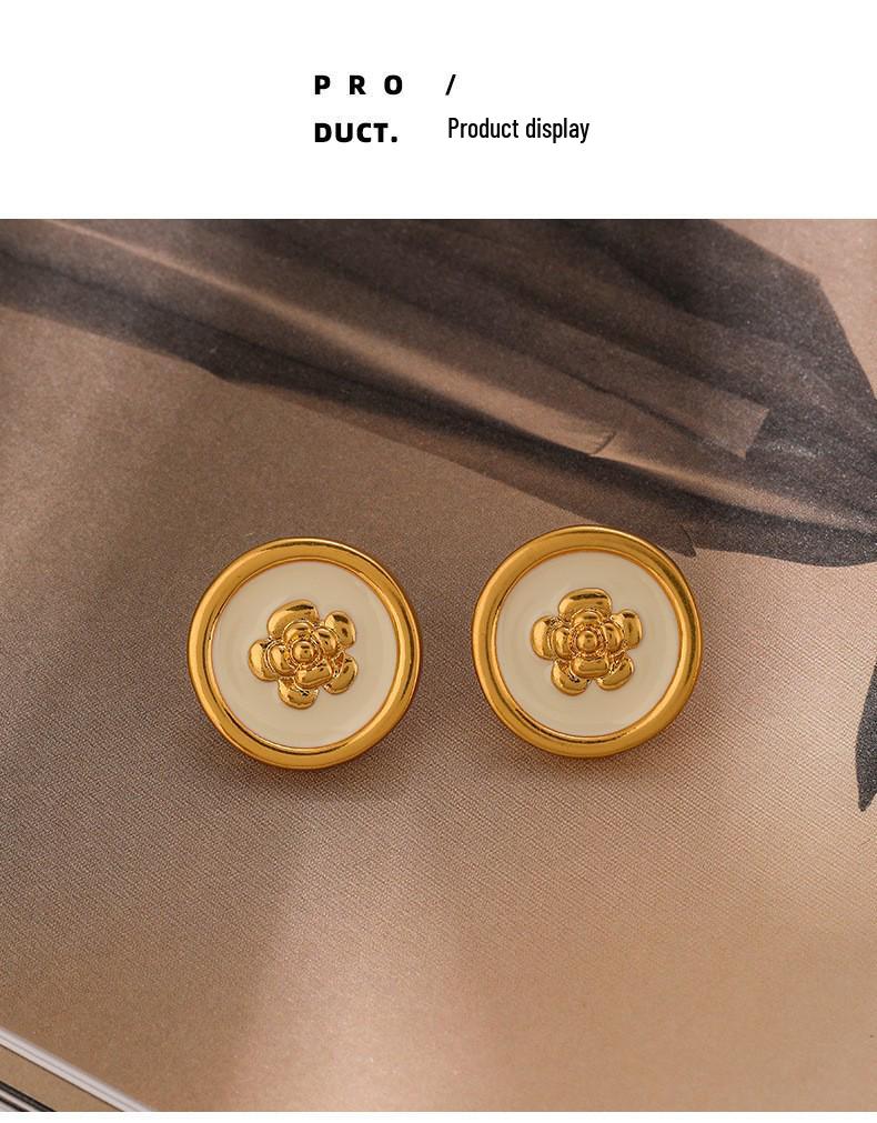 Retro Luksusowe Srebrne Kolczyki Sztyfty z Kwiatowym Wzorem - Elegancka, Uniwersalna Biżuteria dla Kobiet