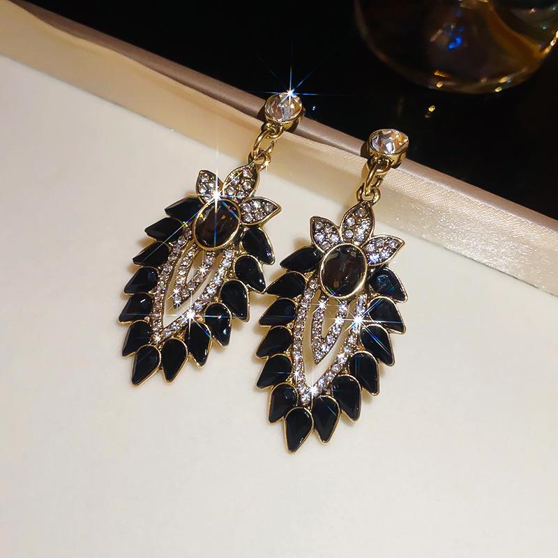 Vintage Silver Black Tassel Geometric Round Stud Earrings for Women - Elegant High-End Design