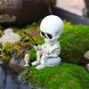 Outdoor Resins Halloween Skeleton Fisherman Sculpture With Shaking Head Design For Garden Patios Pond Decoration Gift