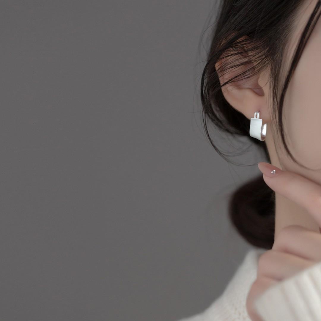 

Матові сережки зі срібла S925. Жіночі холодні модні універсальні затиски для вух Ромбічні сережки-гвоздики 925