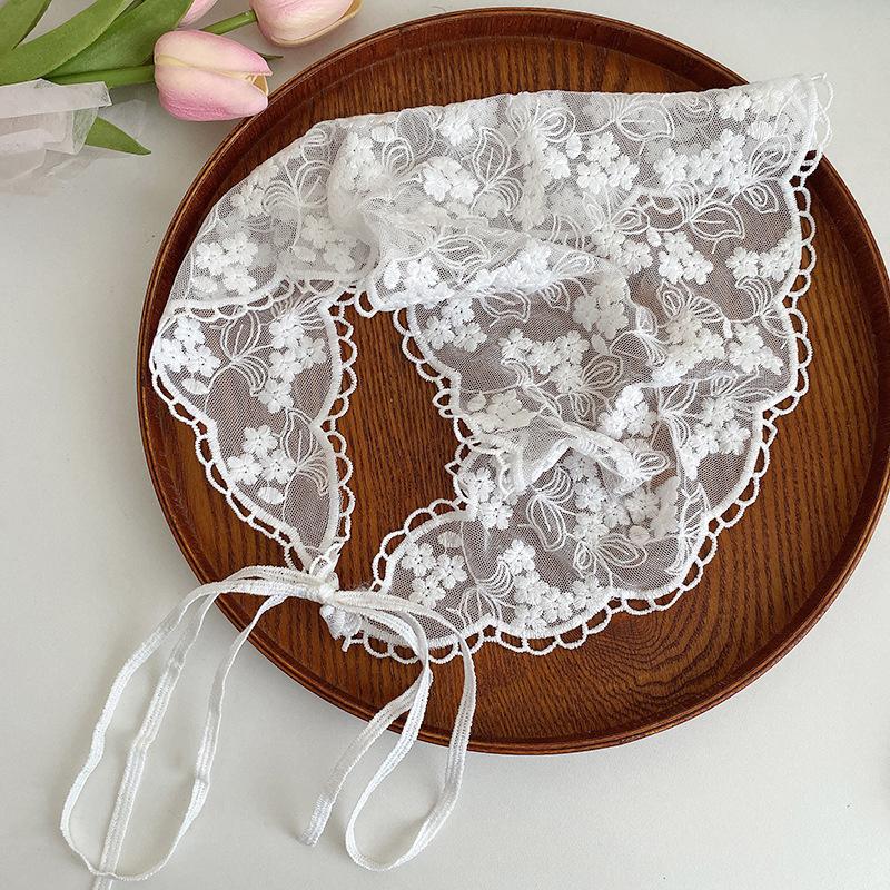 

Белый Кружевной Платок на Голову с Цветочным Узором Ретро Милая Треугольная Повязка на Голову Элегантная Повязка для Волос Аксессуары для Волос в Пасторальном Стиле для Путешествий и Фото