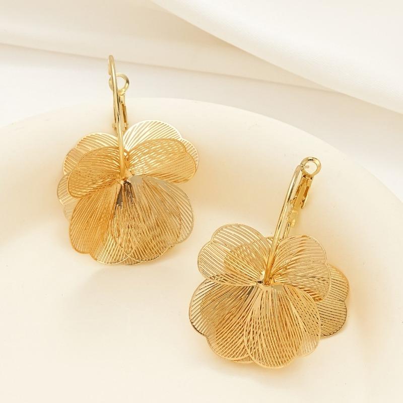 Vintage Golden Double-Layer Hollow Flower Hoop Earrings For Women Fashion Geometric Dangle Drop Earrings Daily Wear Jewelry