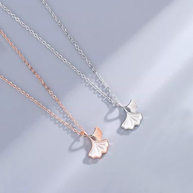 S925 Sterling Silver Ginkgo Leaf Necklace for Women: Three Lives Apricot Light, Luxurious, and Versatile High-End Clavicle Chain.