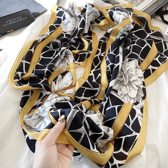 Luxury Brand Autumn and Winter Women New Style Fashion Color Matching Print Silk Scarf Lady Popular Headcloth Beach Shawl