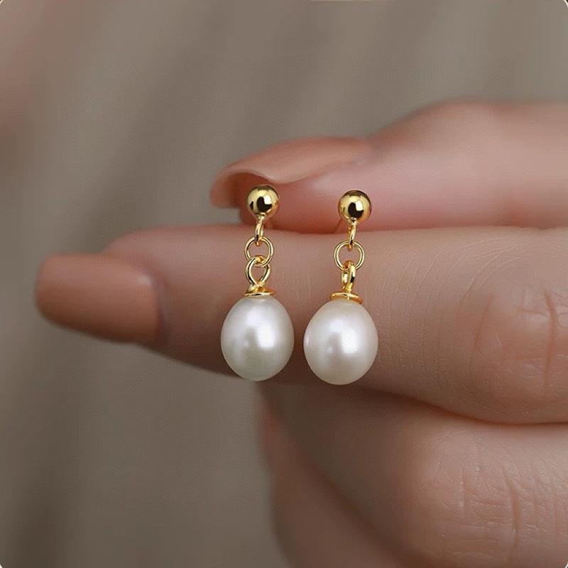 Natural freshwater pearl stud stud earrings S911 are pure silver, simple and versatile for a niche pea pendant earring, with a high-end feel for women
