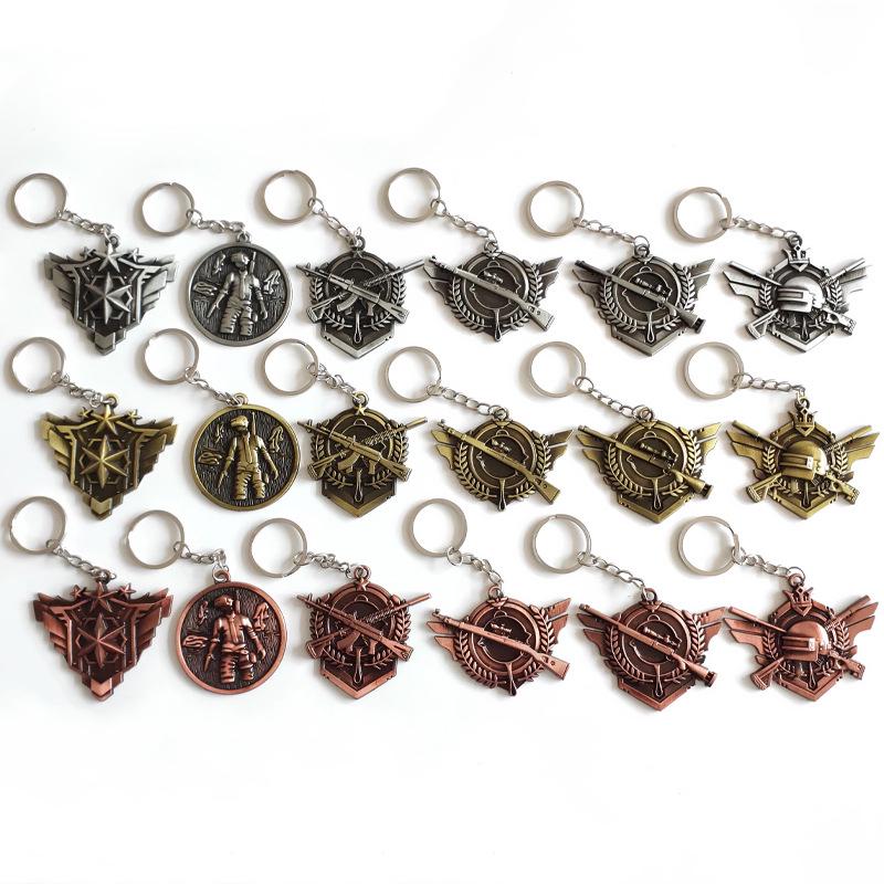 "12 cm PUBG-Schlüsselanhänger: Helm der Stufe 3, Bratpfanne und 98KAWM-Waffenmodell als Geschenk"