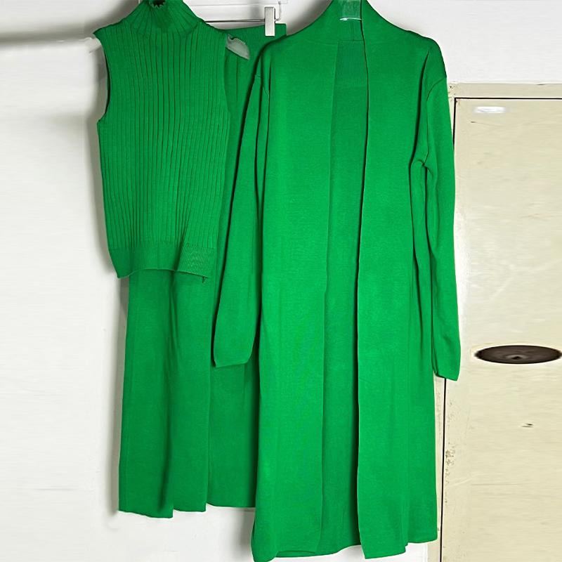 

Элегантный удобный трикотажный домашний костюм в рубчик, осенний длинный кардиган, водолазка, жилет, широкие брюки, комплект из 3 предметов One size зелёный