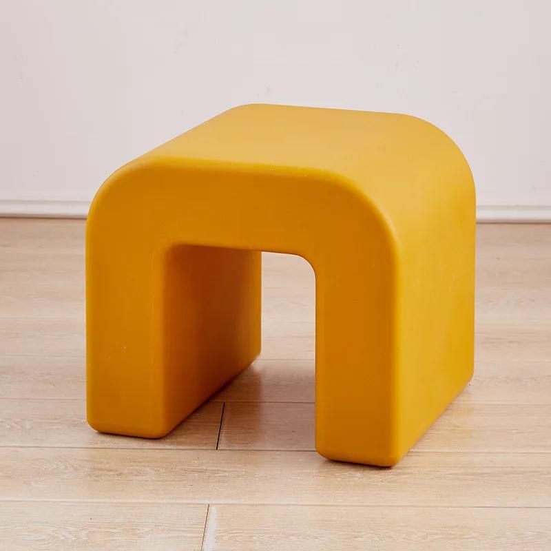 Moderne minimalistische kleine Hocker aus Kunststoff, Stühle, Couchtische, Beistelltische, Schuhhocker, Wohnzimmer, Balkon, Schlafzimmer, niedrige Hocker