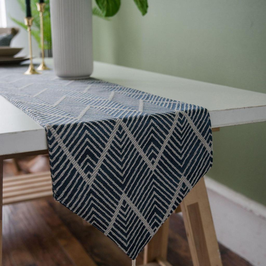 Σκανδιναβικός Γεωμετρικός Ζακάρ Τραπεζοδρόμος με Φούντες – Μίγμα Πολυεστέρα Βαμβακιού