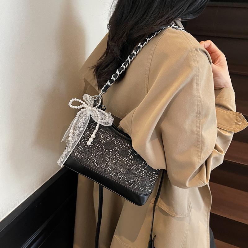 Fashionable Versatile Crossbody Bag with Shoulder Strap, Soft Texture, Suitable for Daily Commuting, Adjustable Strap Design