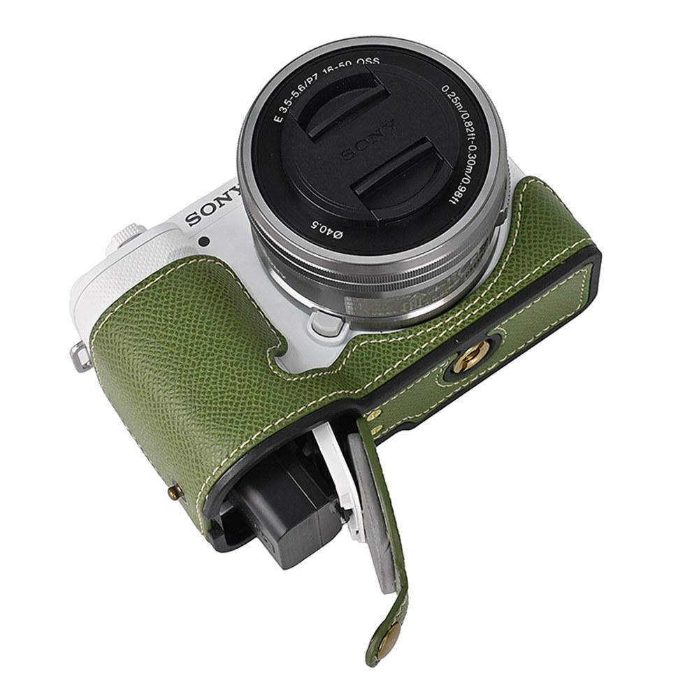 Kamera-Halbhülle aus PU-Leder mit Palmenmuster für Sony ZVE10 ZV-E10, Batterieöffnung mit Handschlaufe