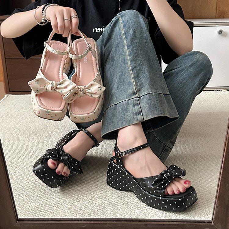 French small floral wedge heel platform sandals women's outer wear 2025 new summer small height increase skirt Roman shoes