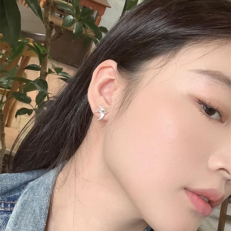 Stud Earrings Small Fashion Cool Design Bird Animal Earrings With A Unique Design Through The Cloud Swallow Stud Earrings