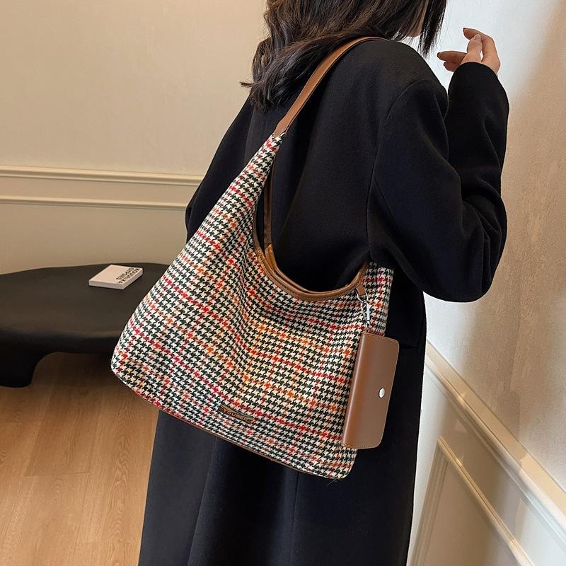 Neue Schultertasche mit großem Fassungsvermögen für Damen, klassische einfache Freizeittasche, lässige einfache Umhängetasche für Damen